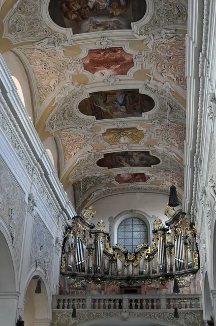 Deckengemälde mit Orgel. | Foto: Daniela Somers
