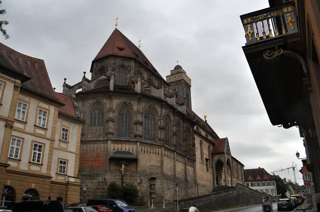 Der erste Blick auf die "Obere Pfarre". Hier sieht man die Chorapsis von Nordosten. | Foto: Daniela Somers