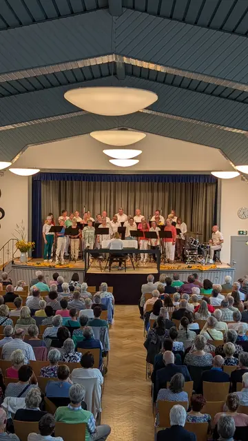 Der Sing- und Liederkranz Untersteinbach beim Sommerkonzert 2025 in der Festhalle Untersteinbach | Foto: Nico Weissmann