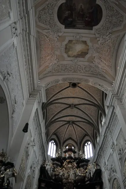 Decke über dem Hochaltar und Chor. | Foto: Daniela Somers