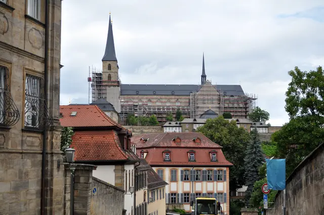 Blick auf St. Michael. Da dachte ich schon, dass unser Besuch dort wohl nicht von Erfolg gekrönt sein würde. Aber noch hatte ich Hoffnung das wir uns dort im Inneren umsehen können. | Foto: Daniela Somers
