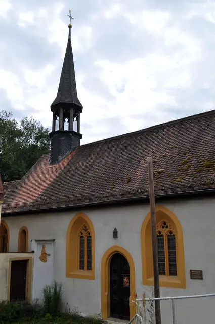 Die Matern-Kapelle haben wir zufällig entdeckt. Sie wurde benannt nach Maternus, erster Bischof von Köln (4. Jh.). Sie war im 11./12. Jh. Spital des Domkapitels. 1157 Zugehörig zum Nonnenkloster St. Theodor. Seit 1802 ist sie im Privatbesitz. Allerdings gibt es hier zu Weihnachten und Ostern eine Krippenausstellung. | Foto: Daniela Somers