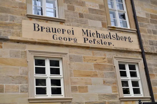 Auch die Brauerei auf dem Gelände sieht schon saniert aus. | Foto: Daniela Somers