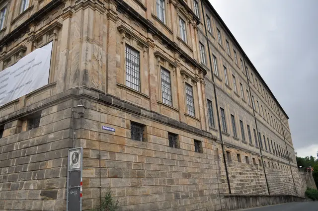 Entlang der Neuen Residenz gehts zum Dom. | Foto: Daniela Somers