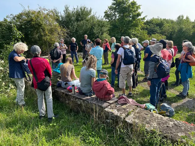 Botanikpause auf der Waldheide | Foto: Marion Hendel