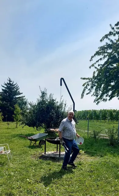 Der Grillmeister ist auch soweit | Foto: Astrid Bierschenk