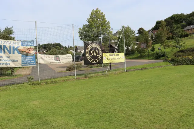 Start der Wanderung am Sportplatz im Adelsheimer Stadtteil Leibenstadt | Foto: Marga Specht