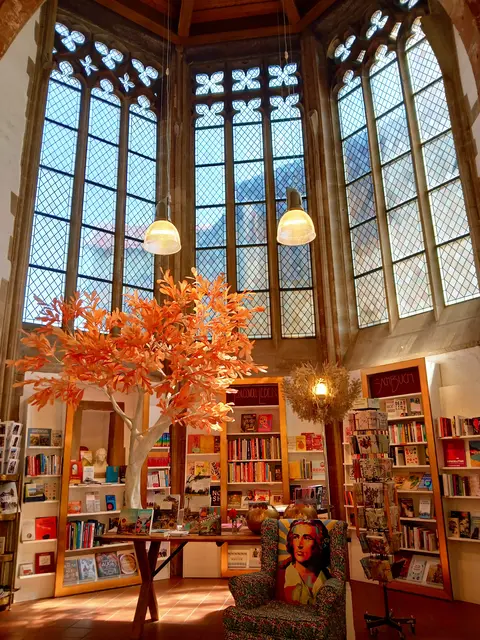 Die Wendelinskapelle zur Buchhandlung umfunktioniert.  Ein absolut außergewöhnlicher Ort.  Ganz bezaubernd.  | Foto: sigischlottke