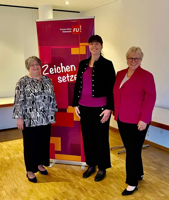 Neu gewählte Vorsitzende Ines Fritz mit Stellvertreterinnen Margarete Graser und Beate Wernado. Es fehlt Jessica Csikova  | Foto: Hermine Roth 