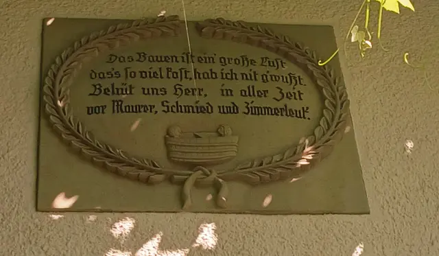 An einigen Häusern kann man besondere Sprüche lesen.   | Foto: sigischlottke