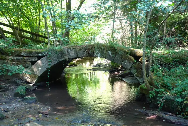Die aus dem 18. Jahrhundert stammende und sehr gut erhaltene Bogensteinbrücke über die Brettach. | Foto: Isolde Reitz