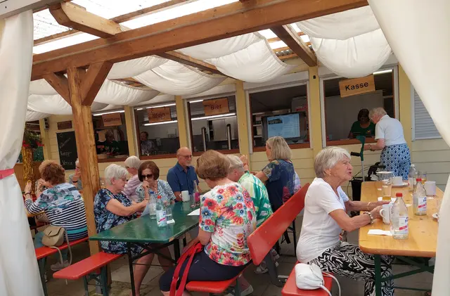 Der Verein der Gartenfreunde Rasenäcker ist bestens organisiert und so gab es keine zu langen Warteschlangen an Kasse und Ausgabe. | Foto: Foto privat