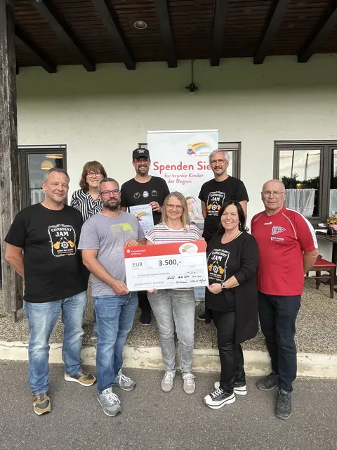 Bild: von links: Michael Würtz, Annette Oßwald, Thomas Uhler, Sebastian Sprösser, Irina Riedel, Michael Simon, Maritta Würtz und Hans Fruh | Foto: Quelle: TB Richen e.V.