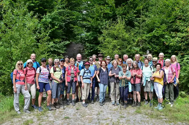 Auch nach bereits 10 gelaufenen Kilometern ist die Gruppe noch taufrisch. Strahlende Gesichter wohin man blickt. | Foto: Michael Harmsen
