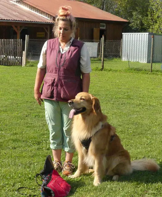 Bettina Alvarez mit Hoverwartrüde Henry | Foto: Urheberin aller Bilder - Elke Wülk