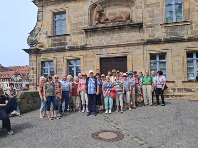 Die Ausflügler an der Schiffsanlegestelle am Kranen | Foto: Herbert Wied