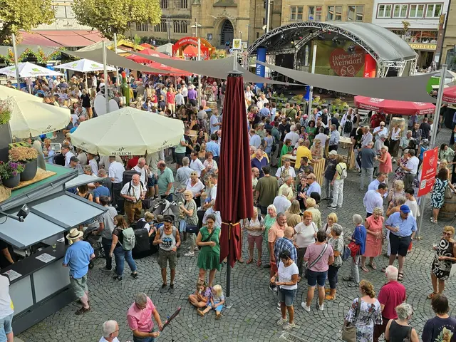 Bald geht es auch beim Heilbronner Weindorf wieder los.  | Foto: Heidrun Rosenberger 
