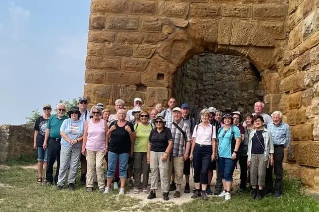 Der Niedernhaller Albverein auf der Burgruine Hohenrechberg. | Foto: Günther Braun