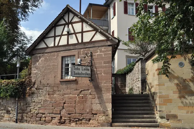 Hier ist mittlerweile ein Kiosk eingezogen. Aber früher war es das Waschhaus des Ortes. | Foto: Daniela Somers