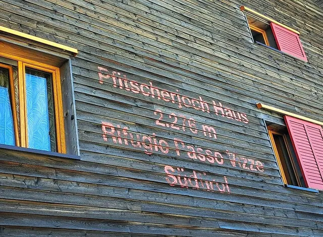 Das auf dem höchsten Punkt der Tour gelegene Pfitscherjochhaus mit 2276m Höhe. | Foto: Isolde Reitz
