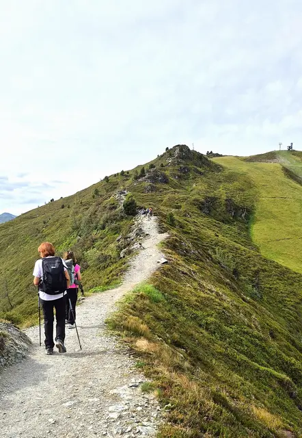 Auf dem Bergrücken Richtung Onkeljoch. | Foto: Isolde Reitz