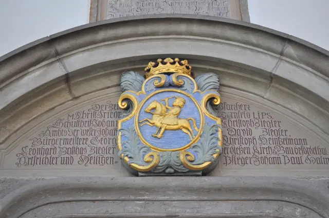 Das Wappen. Oberstenfeld: da liegt es nahe einen Oberst über das Feld reiten zu lassen um ein Bild für das Wappen zu haben. | Foto: Daniela Somers