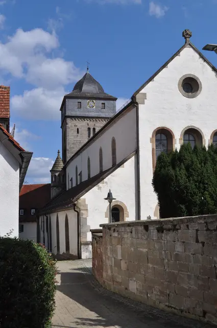 Weithin sichtbar. Die Stiftskirche mit "Welscher Haube". | Foto: Daniela Somers
