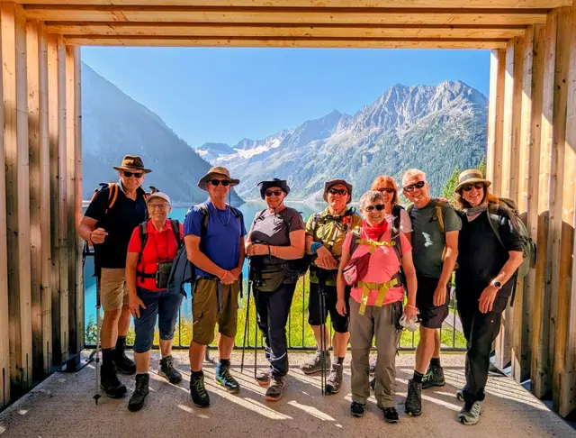 Das mußte natürlich fotografiert werden: Der Schlegeisspeicher mit den weißen Gletschern im Hintergrund. | Foto: Isolde Reitz