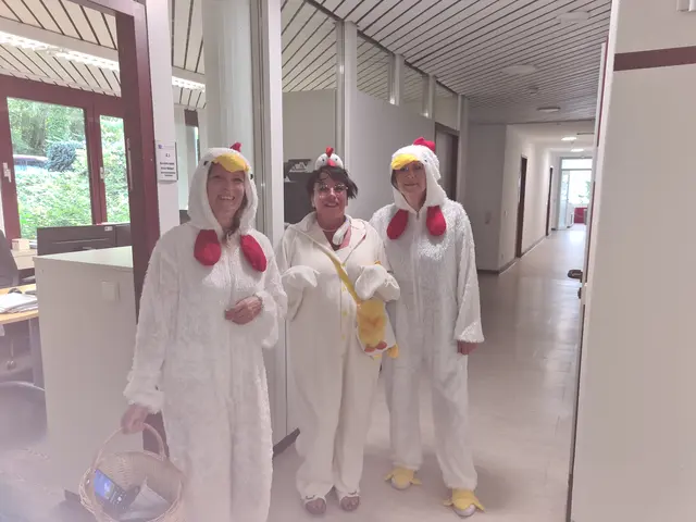 Frau Petra Kreiser, Frau Pia Issig und Frau Nicol Hörl das gackernde Hühnerteam. | Foto: Claudia Jäger