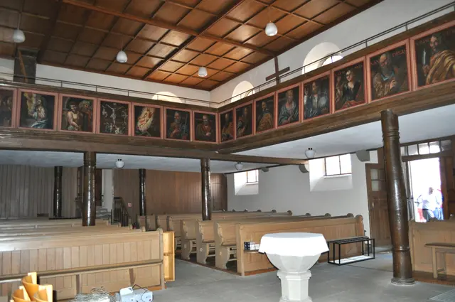 Das Innere der Dorfkirche ist sehr schlicht gehalten. | Foto: Daniela Somers
