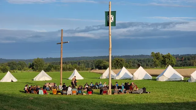 Abendrunde am Lagerfeuer | Foto: Zeltlager EmK Marbach