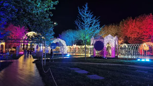 Lichtinstallation am Place Jean Jaures | Foto: Amicale Béziers e.V.