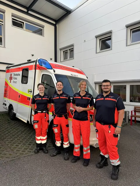 Isabell Huber MdL mit der Besatzung des RTW in Neuenstadt am Kocher | Foto: Isabell Huber MdL