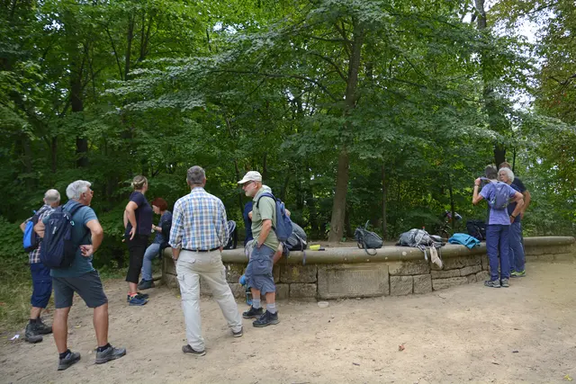 Trinkpause an der Uhlandlinde. | Foto: Michael Harmsen