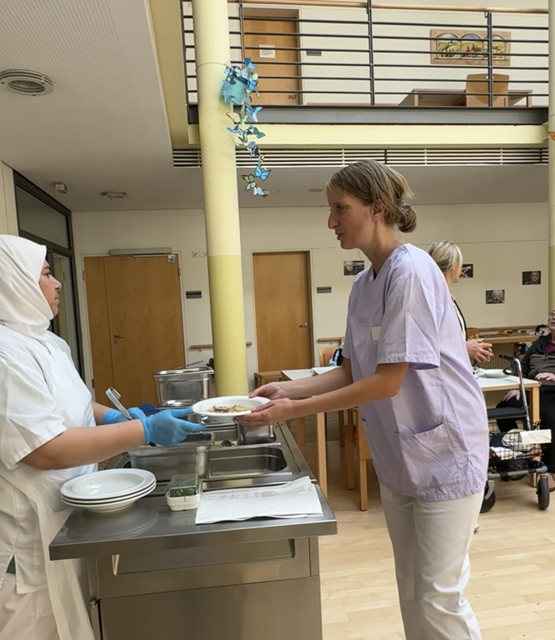 Essensausgabe DfM Gundelsheim | Foto: Isabell Huber MdL