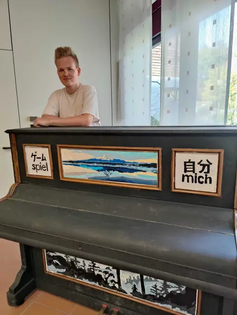 Herr Eric Flügel mit seinem/unserem Klavier, das uns Freude macht! | Foto: Petra Kreiser