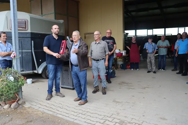 Geschenkübergabe | Foto: Marga Specht