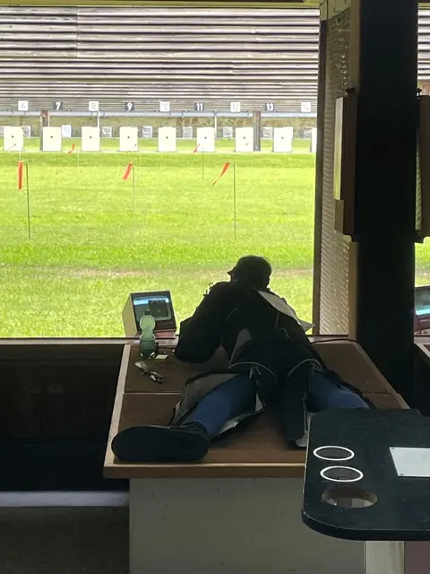 Marlon Schwab auf dem Schützentisch beim ‚English Match‘ (KK 60 liegend, 50 m). | Foto: Schützengilde Neckarsulm e.V. 