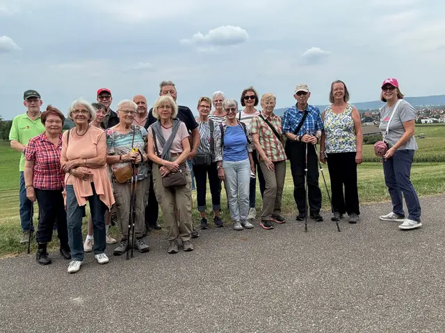 Gutgelaunte Seniorenwandergruppe des schwäbischen Albvereins OG Öhringen | Foto: privat