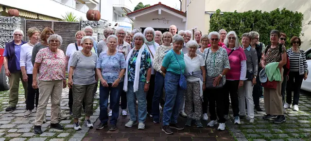 Die Wandersleute des Kneippvereins Heilbronn haben sich vor der Heimfahrt mit dem Bus, am Ende der Wohlfühlwoche in Bad Wörishofen, ein letztes Mal versammelt. | Foto: Privat