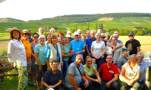 Die Aktivgruppe Talheim beim Fleiner Ochsenberg mit der malerischen Kulisse des Staufenbergs und des Altenbergs im Hintergrund.
 | Foto: Isolde Reitz