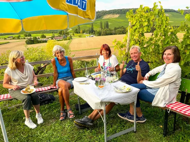 "Hahn im Korb" bei 4 hübschen Frauen! | Foto: Isolde Reitz