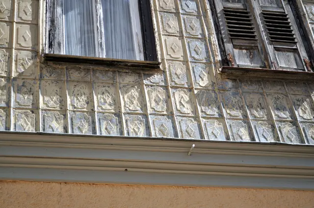 Detailaufnahme. Ich konnte auch nicht rausfinden aus welchem Material diese Verkleidung besteht. | Foto: Daniela Somers