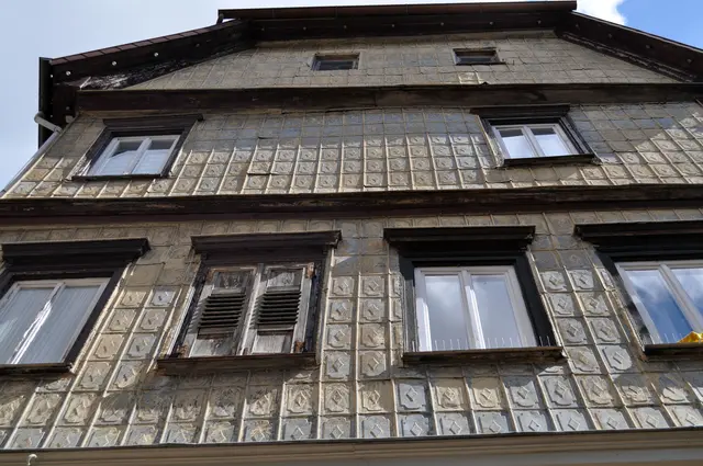 So eine Verkleidung habe ich bisher noch an keinem Haus gesehen. | Foto: Daniela Somers