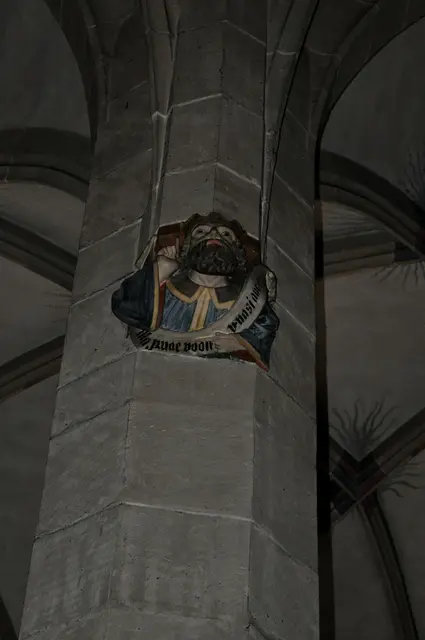 Pfeilerfigur: König David der zum Himmel weist. | Foto: Daniela Somers