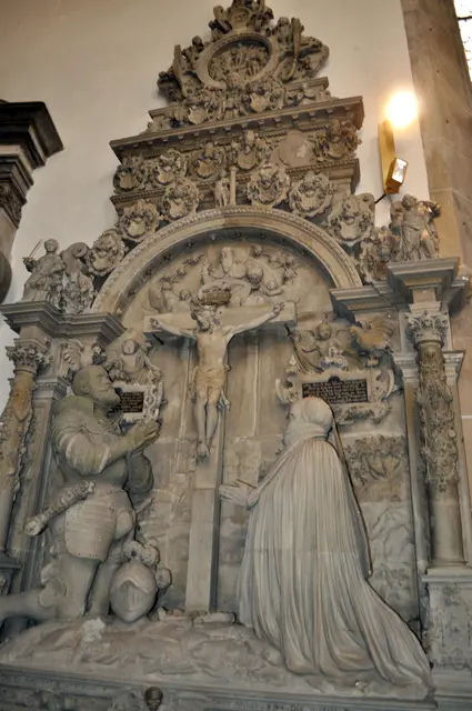 Grabmal für Ludwig Casimir von Hohenlohe-Neuenstein und seine Gattin Anna von Solms. Sie überlebte ihren Mann um 24 Jahre. Das Paar hat die Reformation Hohenlohes und die schulische und soziale Entwicklung nachhaltig geprägt. | Foto: Daniela Somers