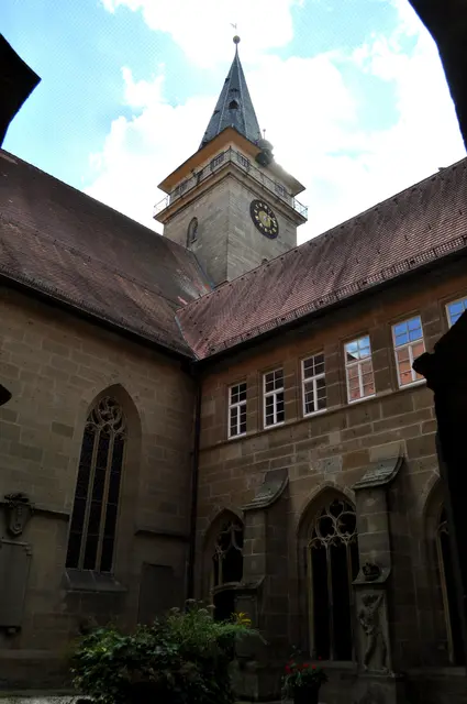 Blick in den Innenhof. Dahinter der Blasturm. | Foto: Daniela Somers