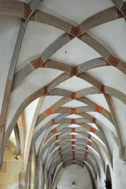 Auch das Rippenmuster ist im Kreuzgang wunderschön. | Foto: Daniela Somers