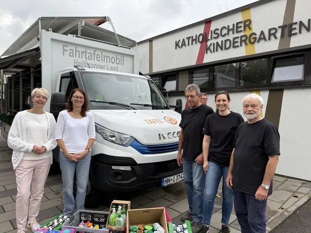 Spendenübergabe des Hölderlin-Gymnasiums an das Tafelmobil in Lauffen | Foto: Hölderlin-Gymnasium Lauffen