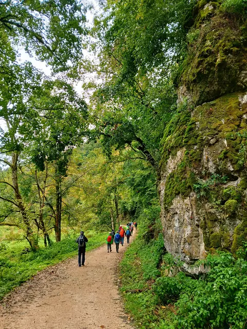 Links  - auf dem Bild nicht sichtbar - die Lauter und rechts passieren wir so manchen Felsen.   | Foto: sigischlottke 